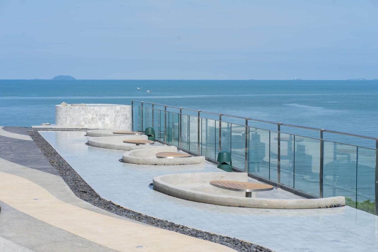 Bayphere Hotel Pattaya Jc Praia de Jomtien Exterior foto The viewing platform