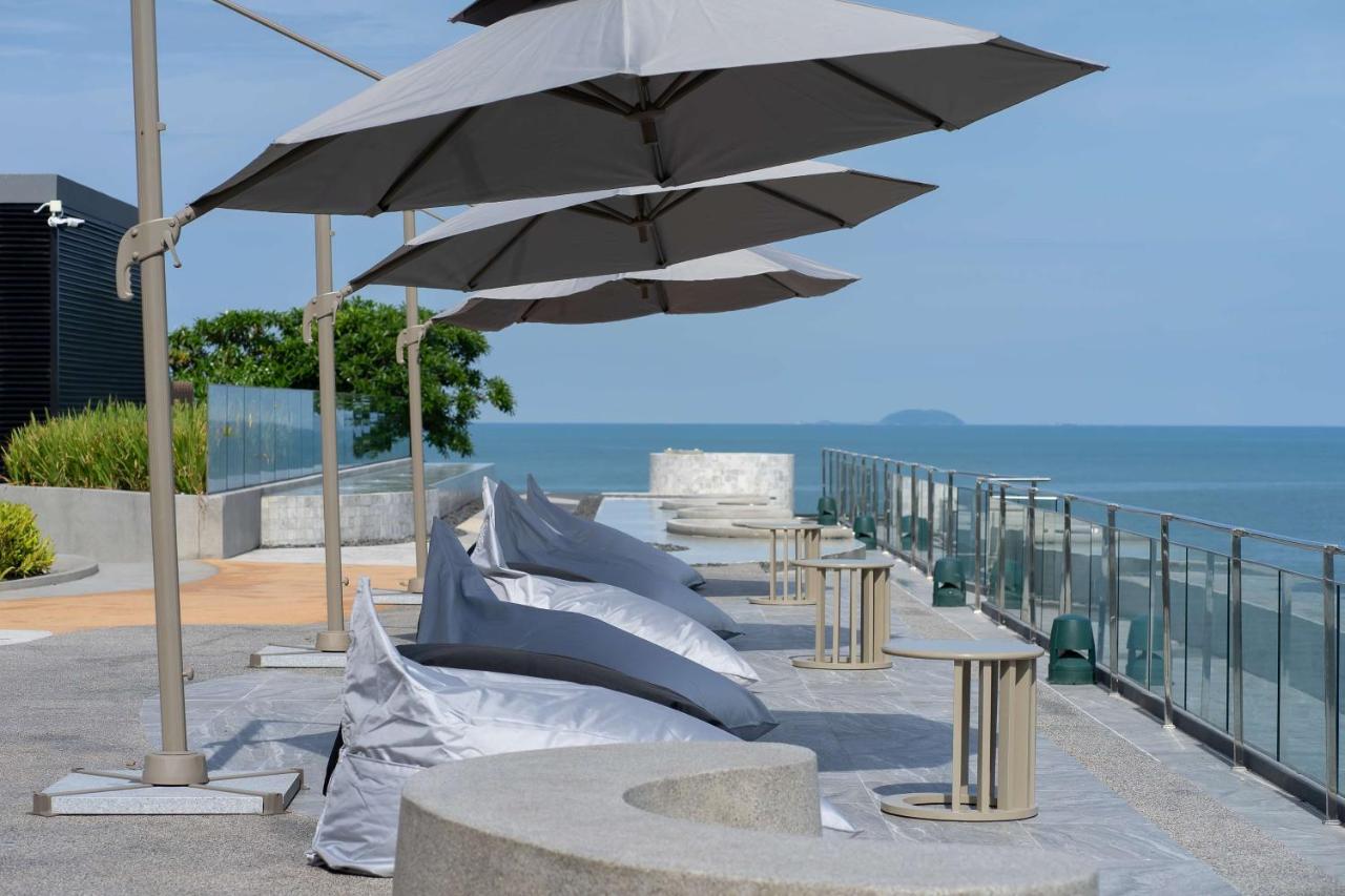 Bayphere Hotel Pattaya Jc Praia de Jomtien Exterior foto The Sky Bar