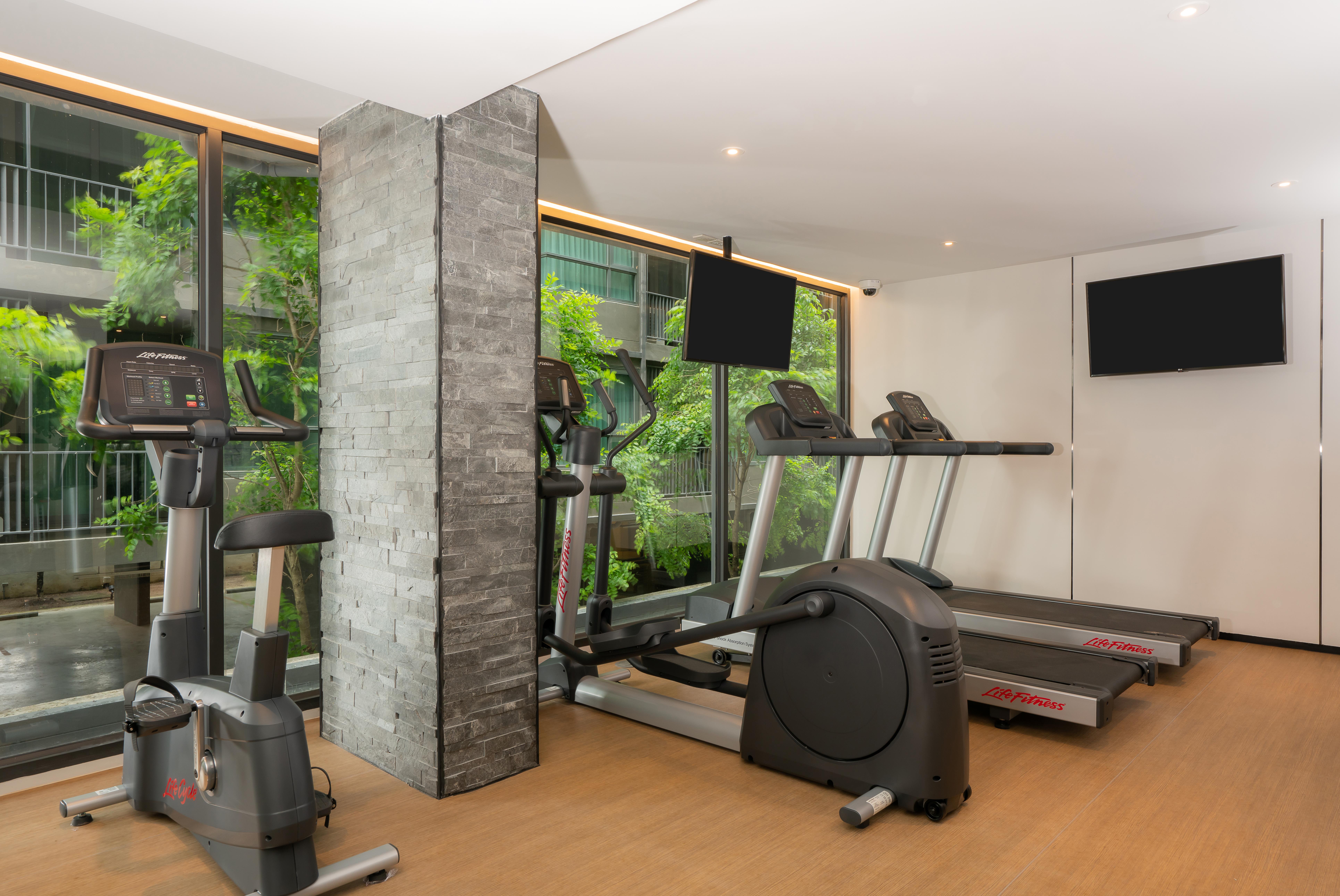 Bayphere Hotel Pattaya Jc Praia de Jomtien Exterior foto The gym at the hotel